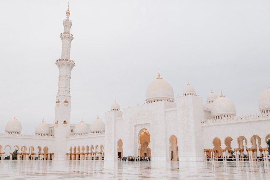 pexelsvladakarpovich4449316 | Rose Island Real Estate Tourism in UAE
